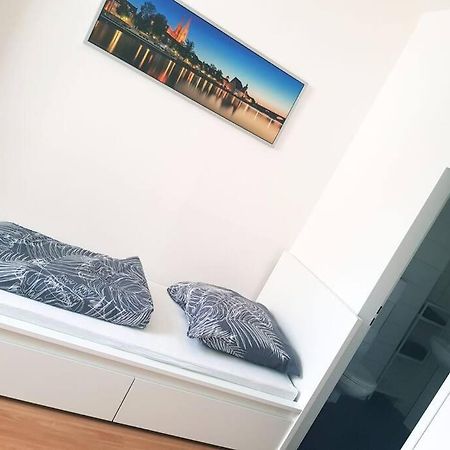 Helles Apartment Neutraubling Eksteriør billede